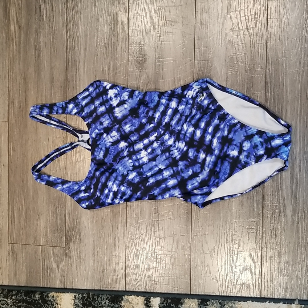 Speedo women's sz 8 swimsuit  w/built in bra excellent condition